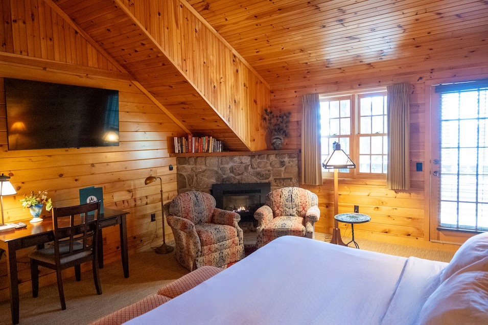 Main Lodge Accessible Perfect For Singles & Couples
